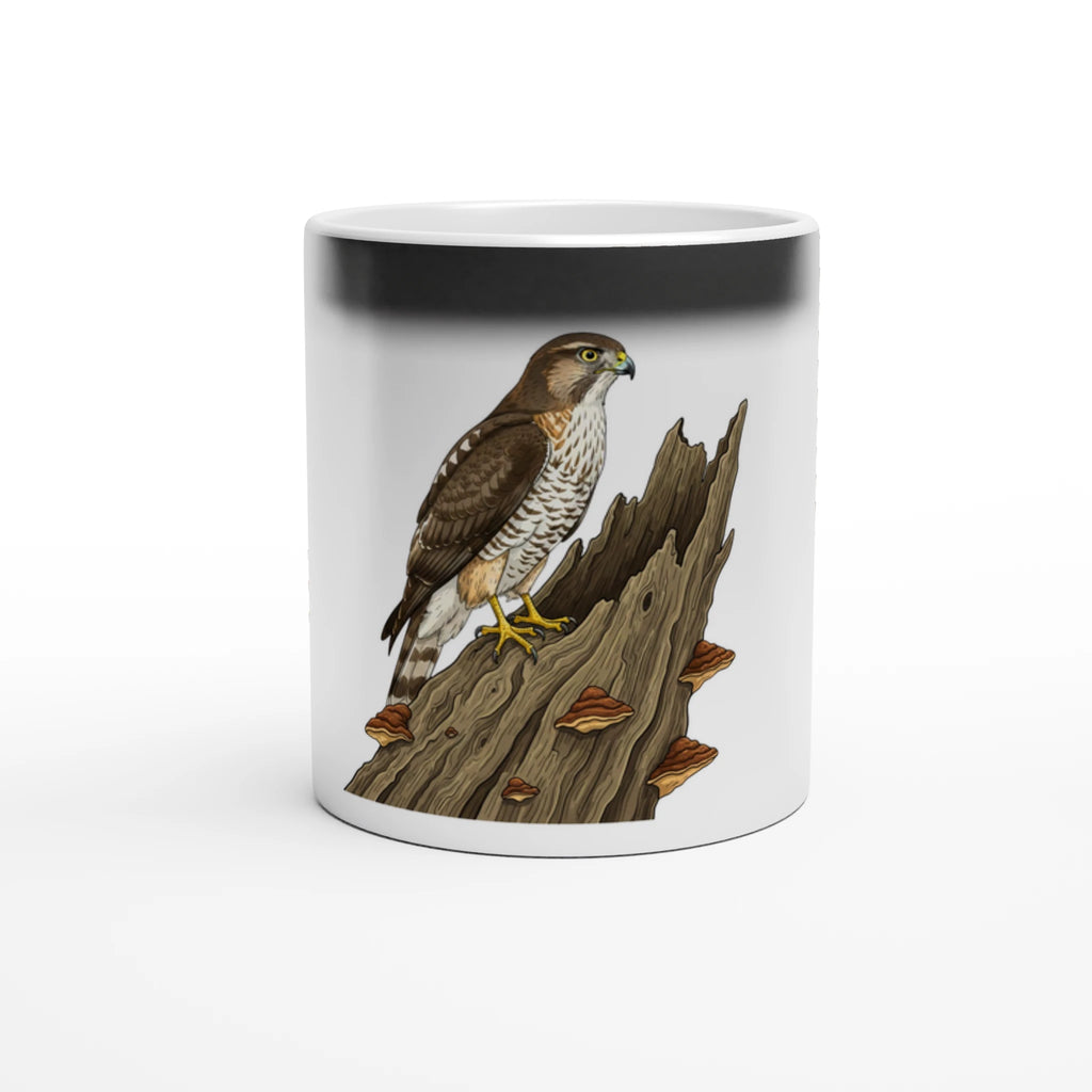 Magische Keramiktasse 325 ml, Motiv Habicht auf altem Baumstamm mittig groß